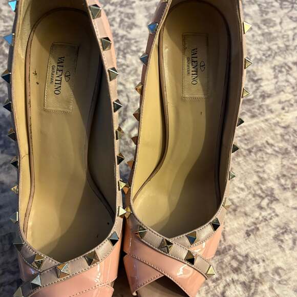 Valentino Garavani Rockstud Peep Toe Platform Heels - Picture 5 of 12